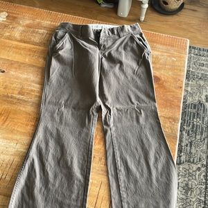 Old navy favorite khaki flare. Size 6 low rise. Chocolate brown.